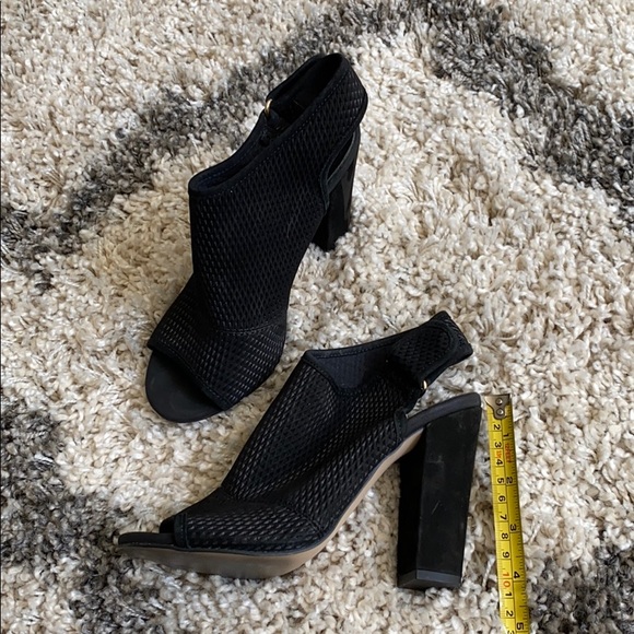 Black Aldo heels. Size 6. - Picture 3 of 6